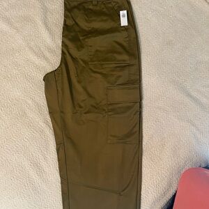 NWT Old Navy Barrel Leg Cargo Pants